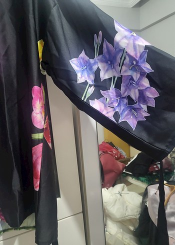 D3ESENLİ SATEN  KISA KİMONO - Görsel 3