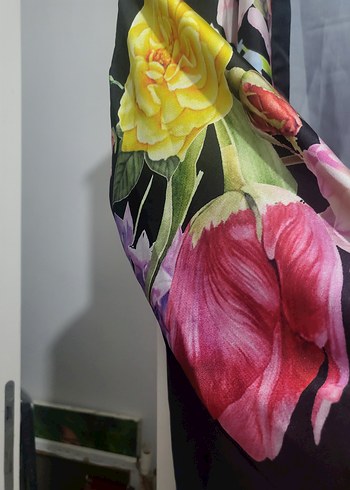 SATEN. SİYAH.  ÜZERİ JAPON. ÇÇEK DESENLİ  KİMONO. - Görsel 2