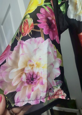 SATEN. SİYAH.  ÜZERİ JAPON. ÇÇEK DESENLİ  KİMONO. - Görsel 3