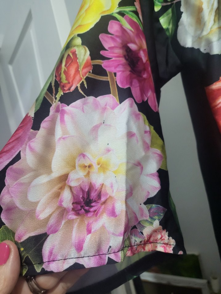 SATEN. SİYAH.  ÜZERİ JAPON. ÇÇEK DESENLİ  KİMONO. - Görsel 3