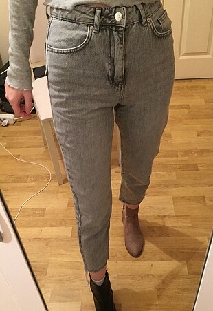 Zara model Gri Mom Jean