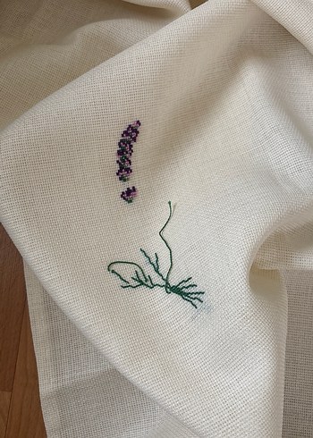 Nakışlı Beyaz Masa Örtüsü - Görsel 4