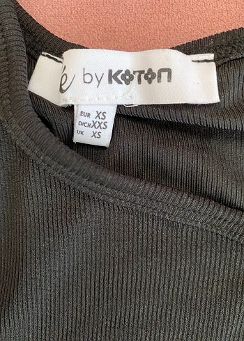 xs Beden Siyah Asimetrik Yaka Kısa Kollu Crop Top