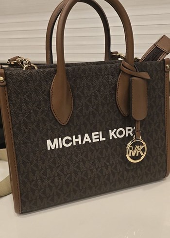 Michael Kors Monogramli Sehir Cantasi