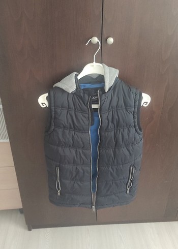 Erkek Çocuk Gri Kapüşonlu Fermuarlı Yelek