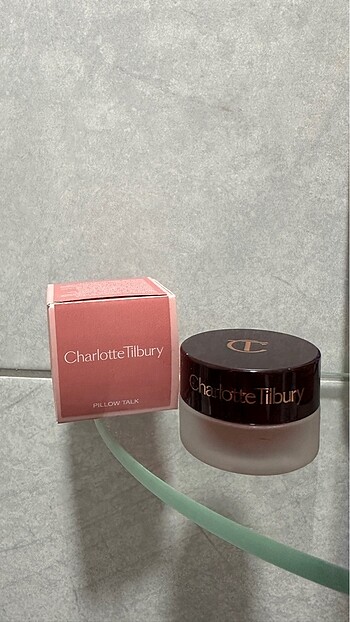 Charlotte Olympia Charlotte Tilbury göz farı