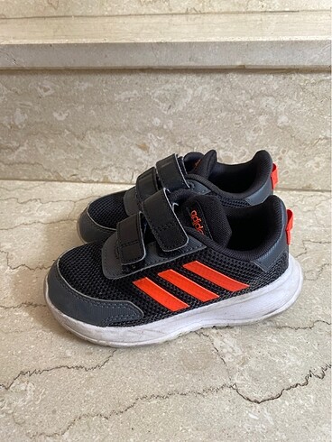 25 Beden siyah Renk Adidas ayakkabı