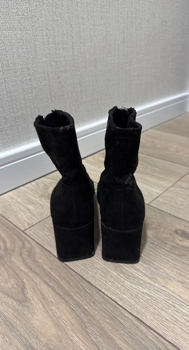 MANGO Siyah Süet Fermuarlı Blok Topuklu Kadın Bot - Görsel 3