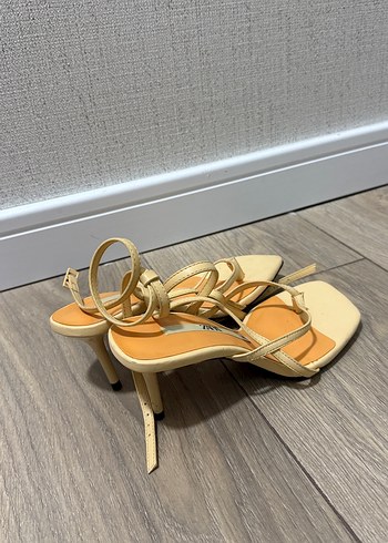 ZARA Sarı Zara Minimalist Topuklu Sandalet - Görsel 2