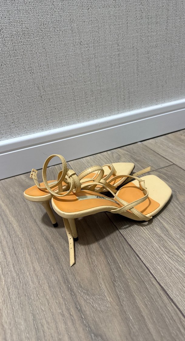 ZARA Sarı Zara Minimalist Topuklu Sandalet - Görsel 2