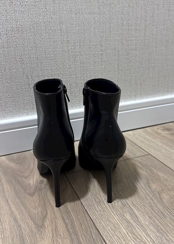 MANGO Siyah Deri Stiletto Topuklu Kadın Bot - Görsel 3