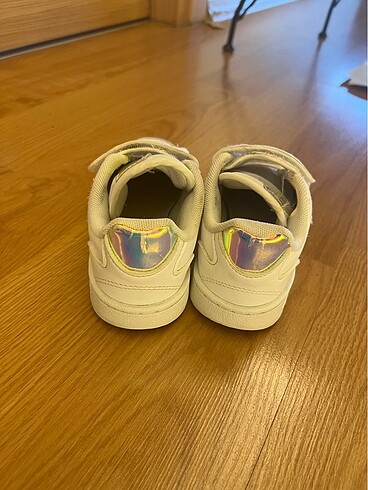 28 Beden beyaz Renk Adidas ayakkabı
