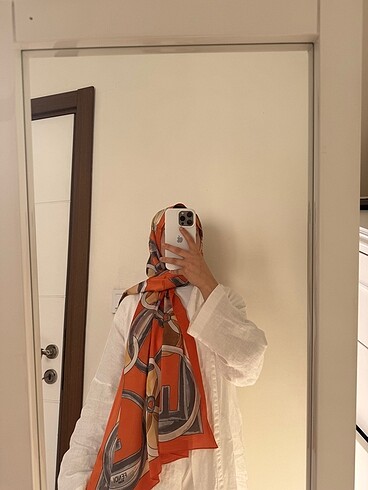 Guess Vual ipek şal