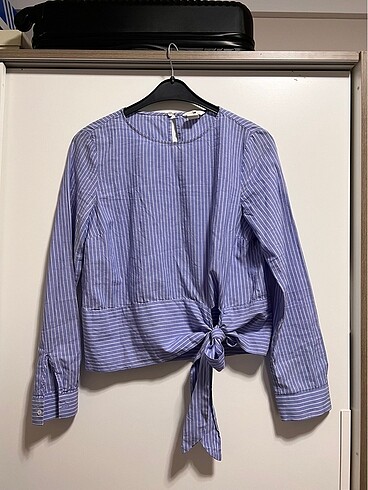 H&M mavi çizgili önden bağlamalı gömlek