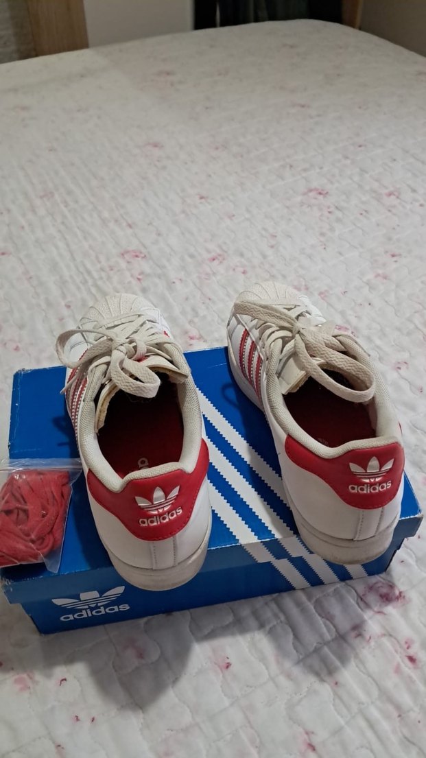 Adidas Beyaz Kırmızı Çizgili Bağcıklı Spor Ayakkabı - Görsel 3