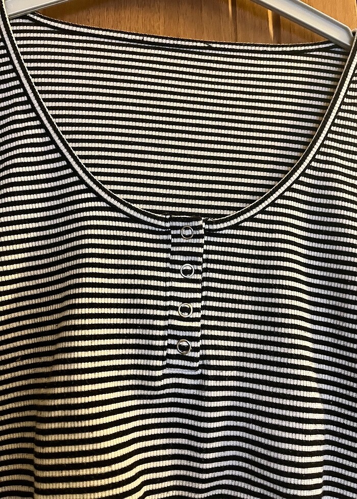 Çizgili crop - Görsel 2