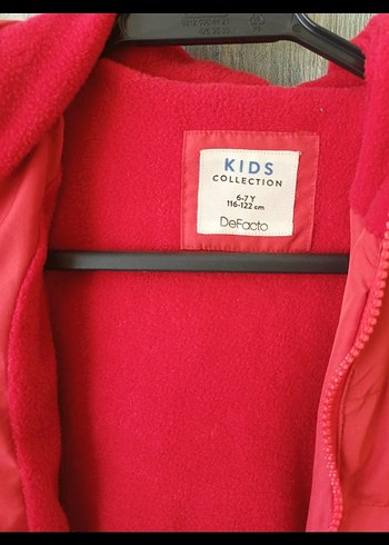 Çocuk Kapüşonlu Kırmızı Mont - Görsel 2