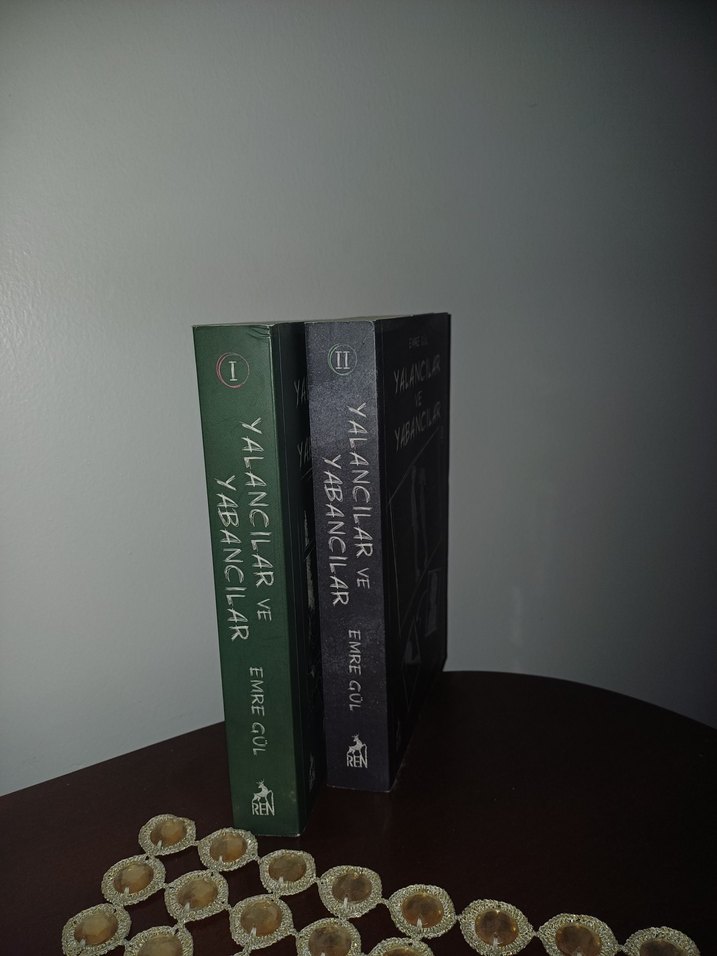 Yalancılar ve Yabancılar Roman Seti - Görsel 2