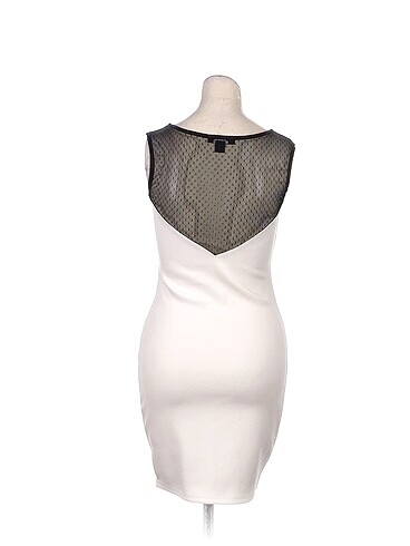 36 Beden PreLoved Kısa Elbise %70 İndirimli.
