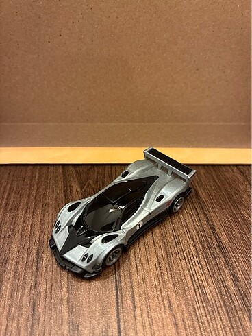 Hot Wheels Premium Zonda R