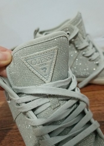 Guess Simli Gri Dolgu Topuklu Spor Ayakkabı