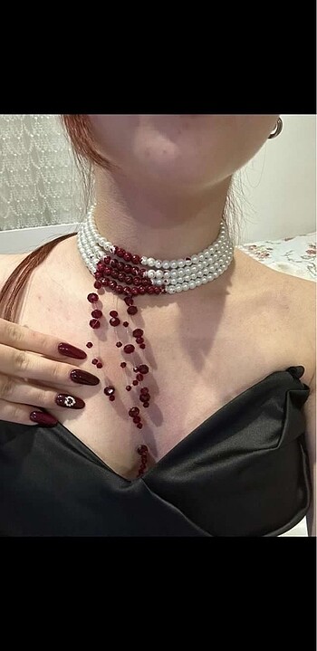 Kanlı inci kolye