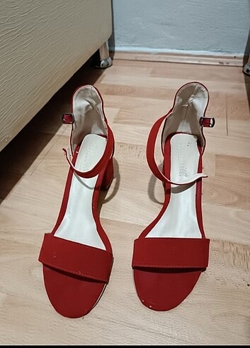 2 adet topuklu ayakkabı 