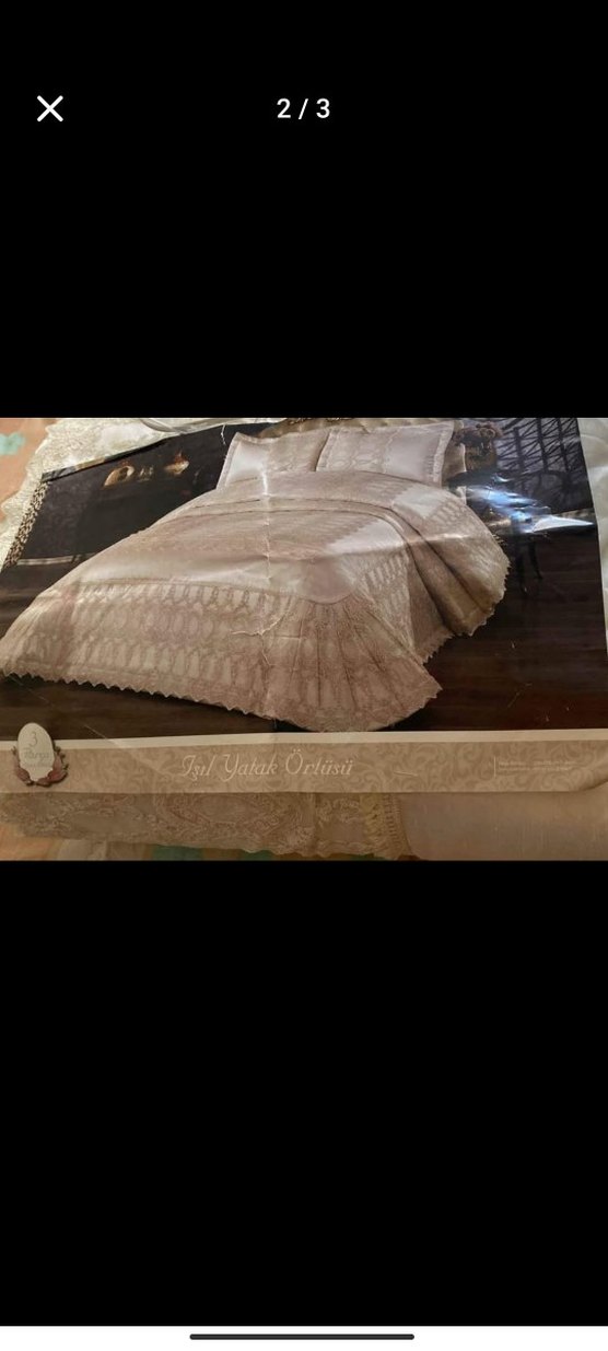 İşlemeli Beyaz Parlak Yatak Örtüsü - Görsel 3