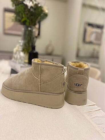 38 Beden Ugg bot