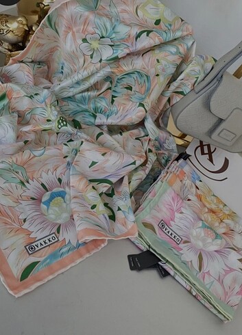 Vakko Çiçek Desen Twill Eşarp Kavun