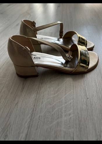 Altın Renkli Tokalı Kadın Topuklu Ayakkabı 35 - Görsel 2