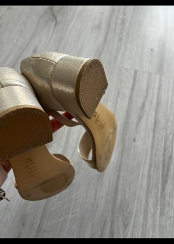 Altın Renkli Tokalı Kadın Topuklu Ayakkabı 35 - Görsel 4