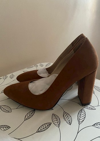 Nine West Kahverengi Süet Topuklu Ayakkabı