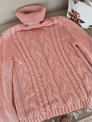 Pembe boğazlı örgü kazak