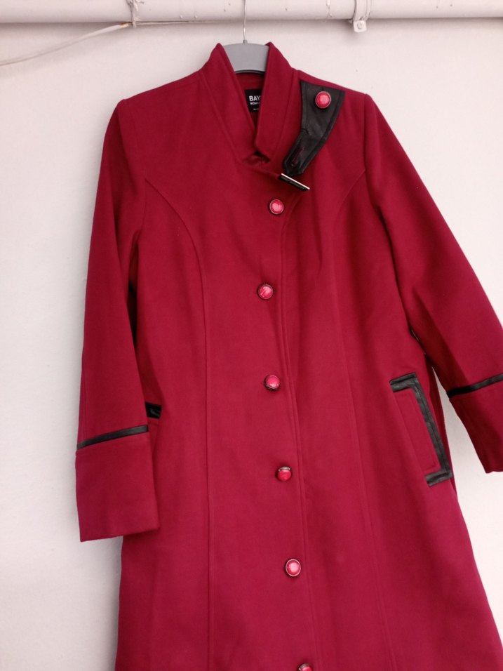 Kırmızı Deri Detaylı Kadın Kaban - Görsel 3