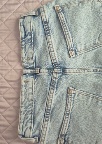 Düğmeli Gevşek Kesim Mini Denim Şort - Görsel 5