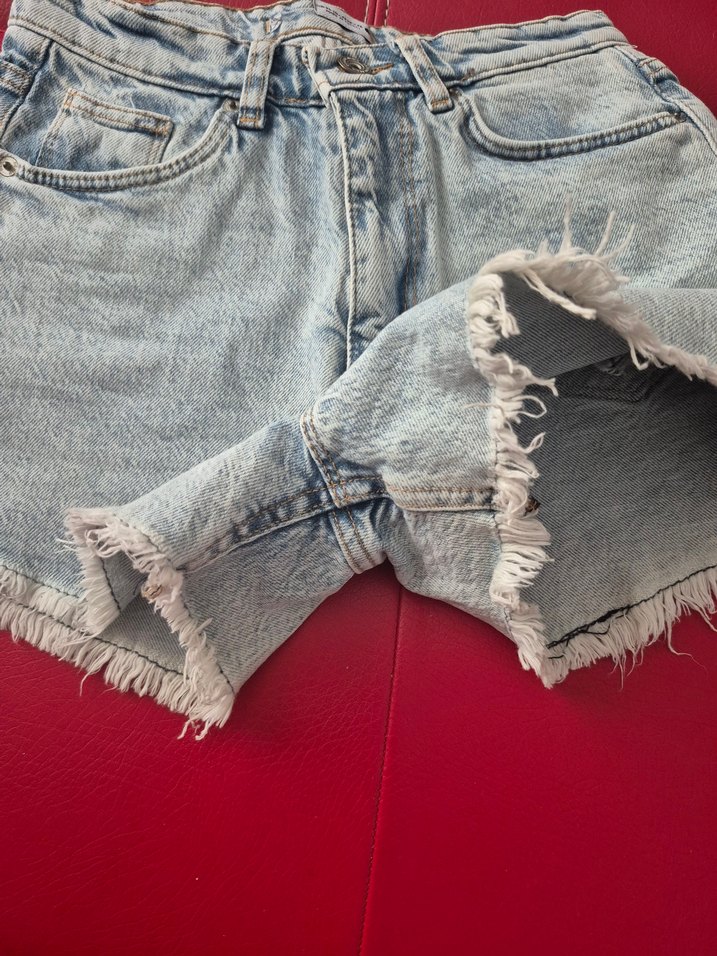 Düğmeli Gevşek Kesim Mini Denim Şort - Görsel 3