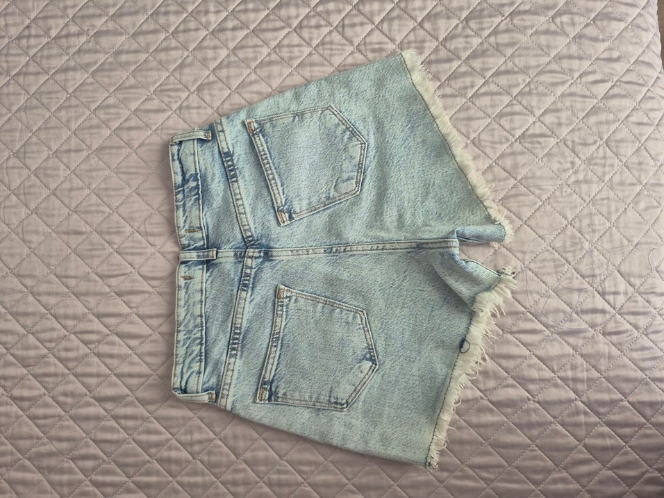 Düğmeli Gevşek Kesim Mini Denim Şort - Görsel 2