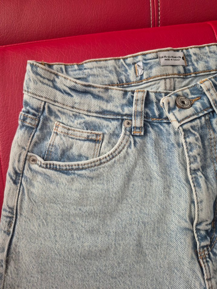 Düğmeli Gevşek Kesim Mini Denim Şort - Görsel 4