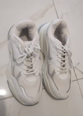 Gri Detaylı nike spor ayakkabi