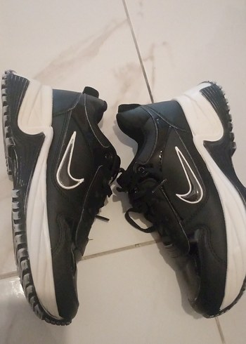 Nike Nike Siyah Dolgu Topuklu Spor Ayakkabı