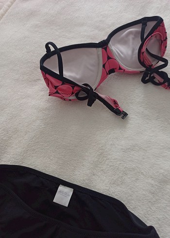 36 Beden Puantiyeli pembe düğmeli bikini üstü ve altı