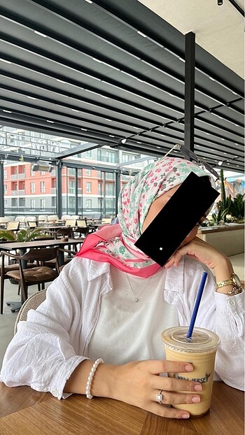 Diğer Eşarp