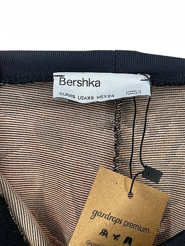 xs Beden çeşitli Renk Bershka Mini Şort %70 İndirimli.