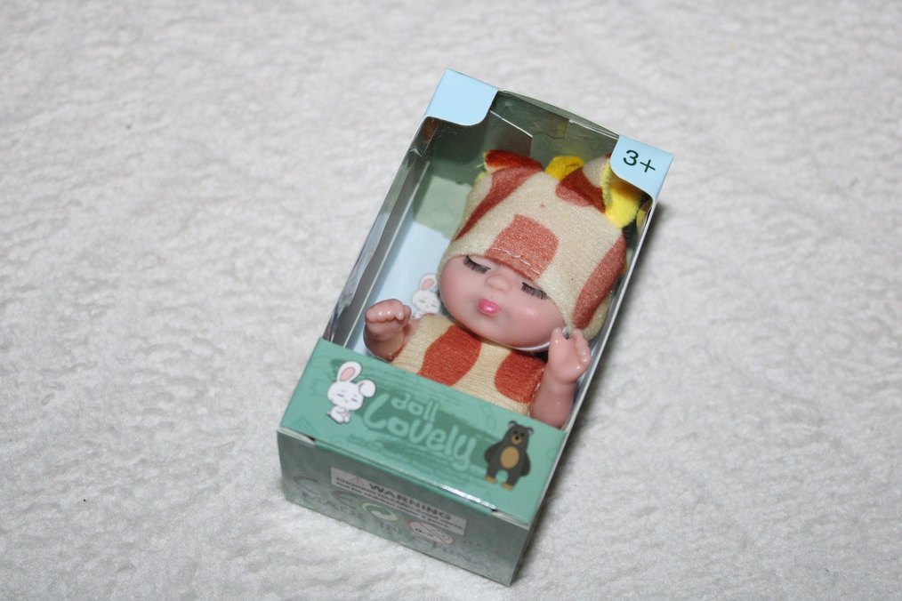 Mini Kostümlü Bebek Oyuncak (1 Adet) - Görsel 2