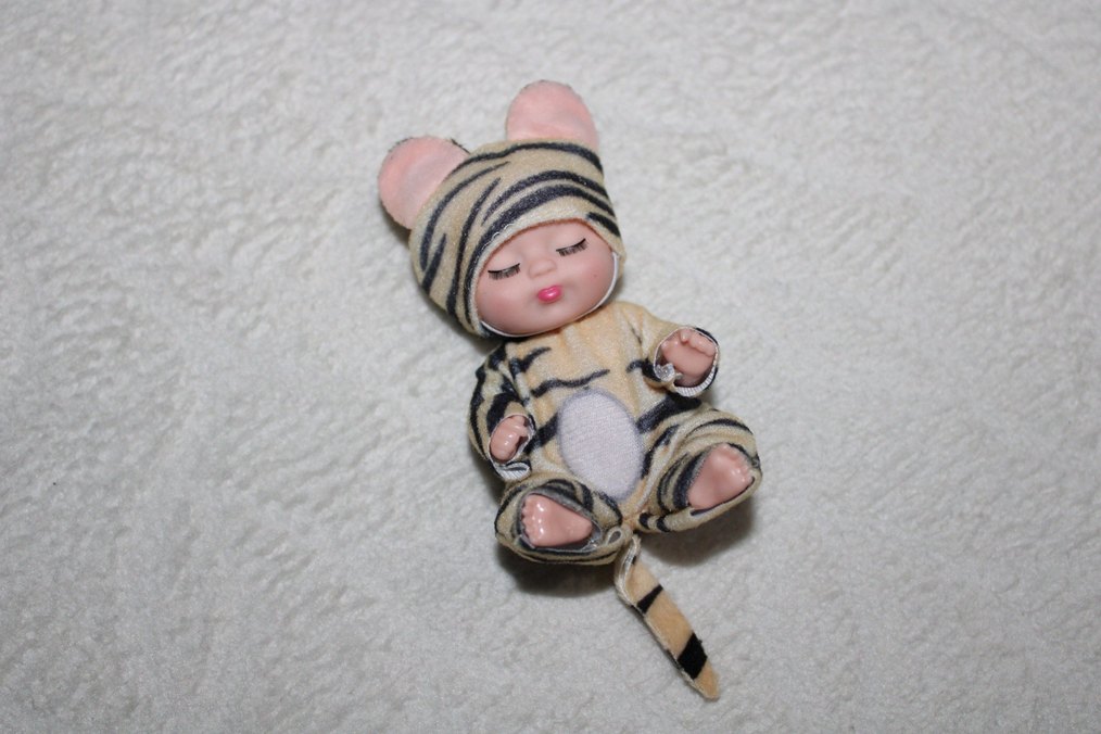 Mini Kostümlü Bebek Oyuncak (1 Adet) - Görsel 3