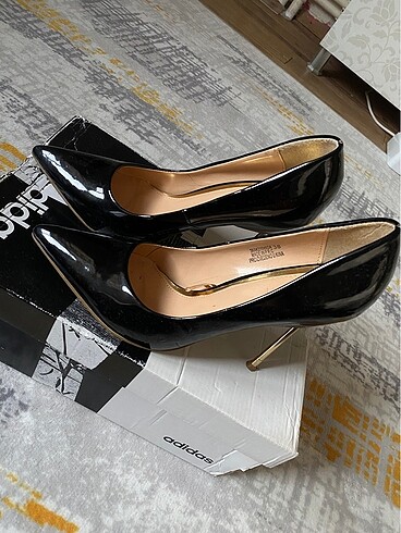 Stiletto çivi topuk