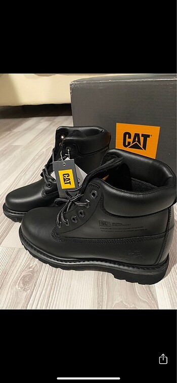 Cat Yeni etiketli