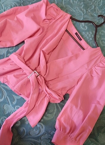Pembe belden kemerli gömlek 