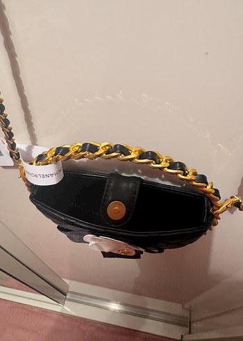 Chanel Zincir Detaylı Siyah Deri Çiçekli Chanel Kadın Çanta